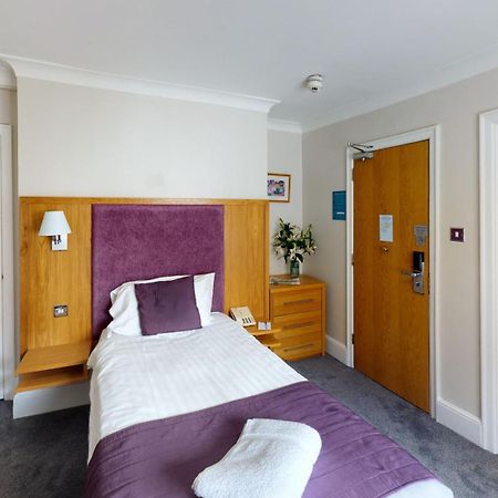The Chequers Hotel Newbury  Ngoại thất bức ảnh