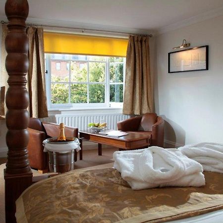 The Chequers Hotel Newbury  Ngoại thất bức ảnh