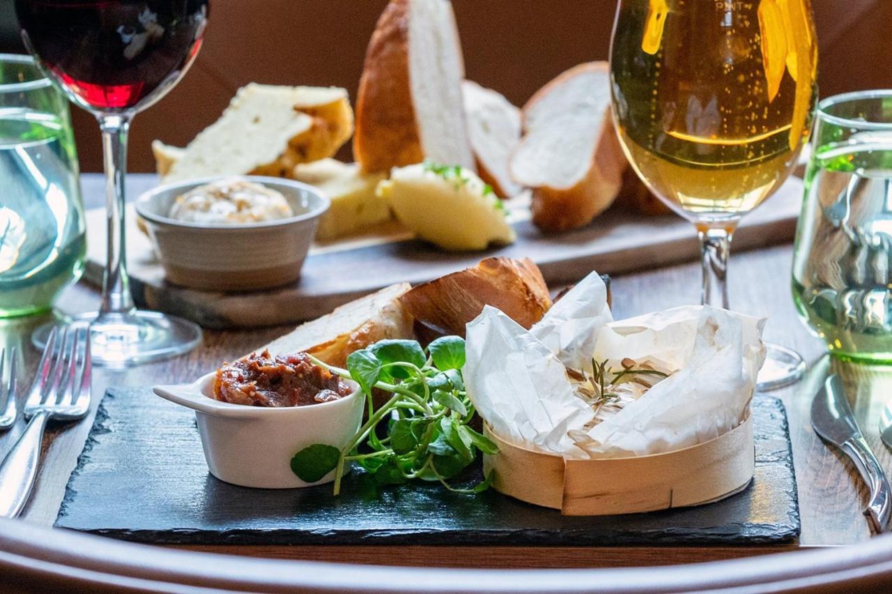The Chequers Hotel Newbury  Ngoại thất bức ảnh