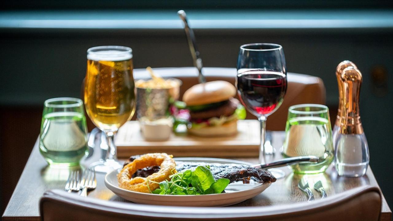 The Chequers Hotel Newbury  Ngoại thất bức ảnh