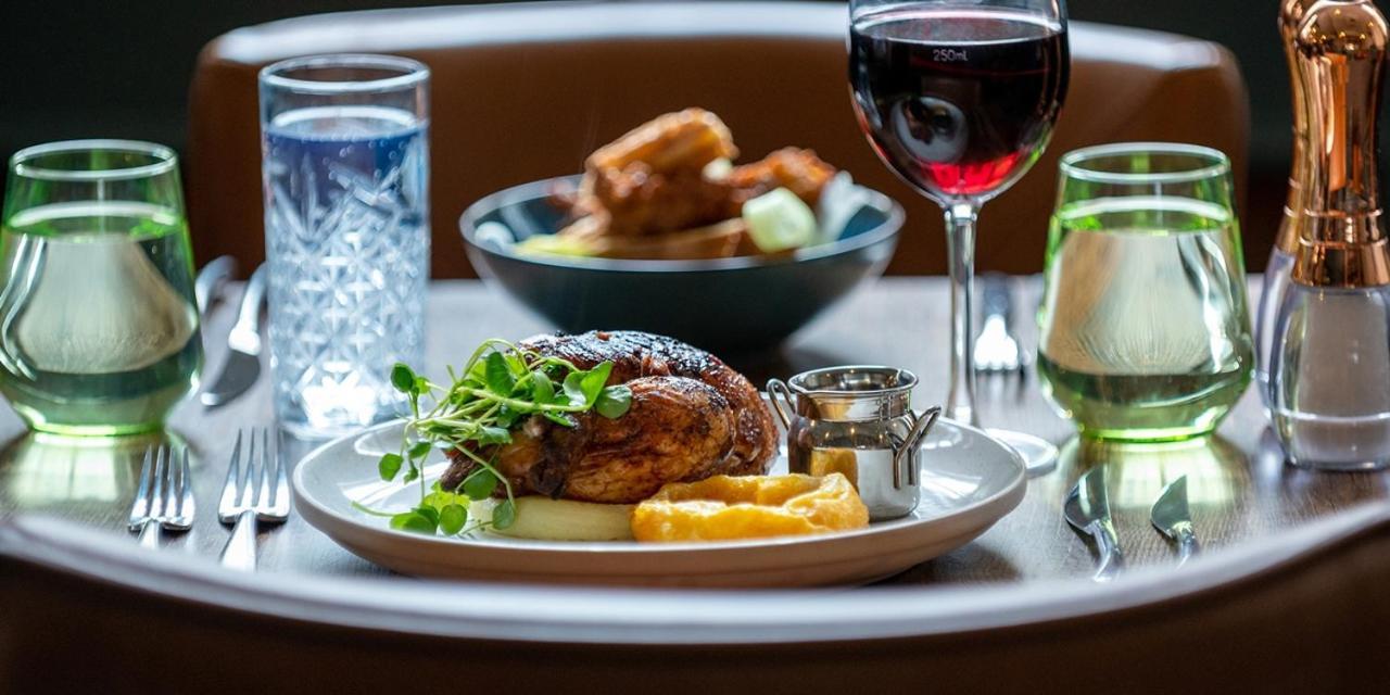 The Chequers Hotel Newbury  Ngoại thất bức ảnh