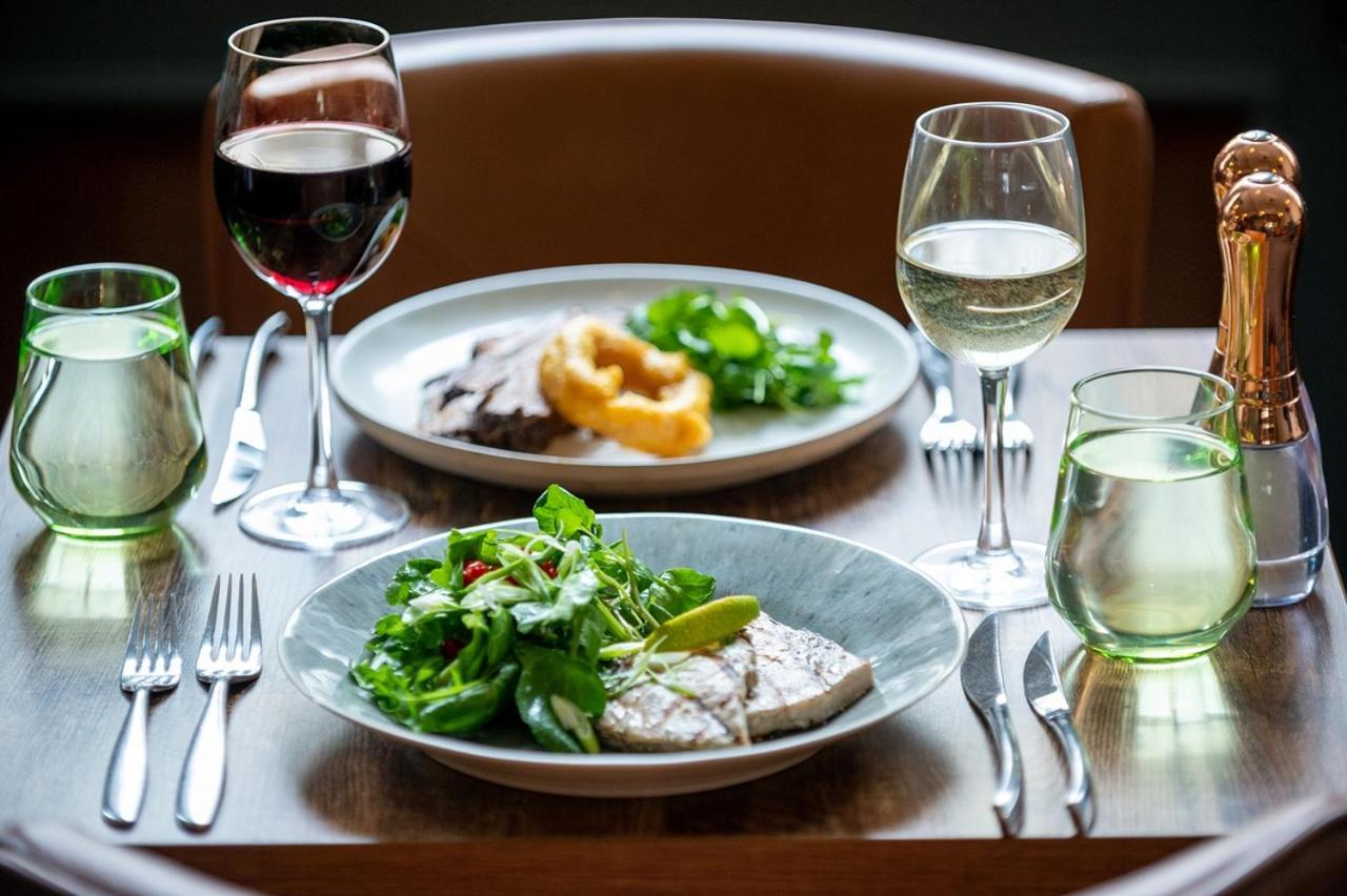 The Chequers Hotel Newbury  Ngoại thất bức ảnh