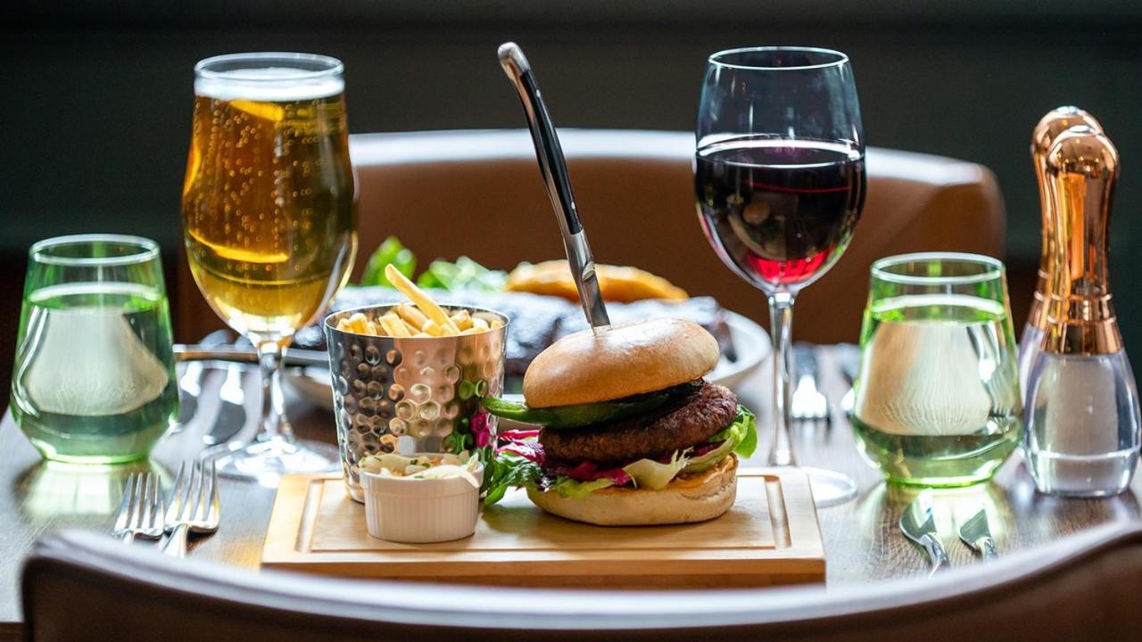 The Chequers Hotel Newbury  Ngoại thất bức ảnh
