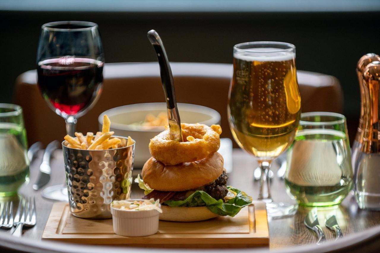 The Chequers Hotel Newbury  Ngoại thất bức ảnh