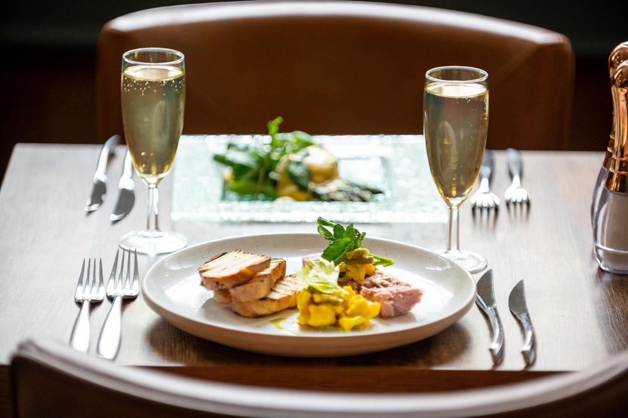 The Chequers Hotel Newbury  Ngoại thất bức ảnh