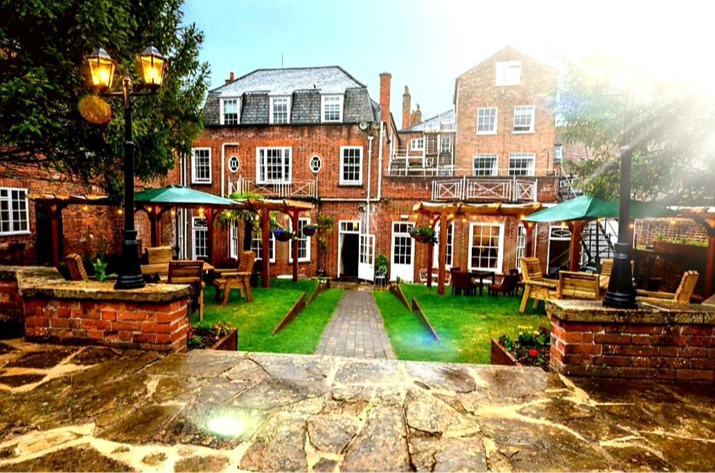 The Chequers Hotel Newbury  Ngoại thất bức ảnh