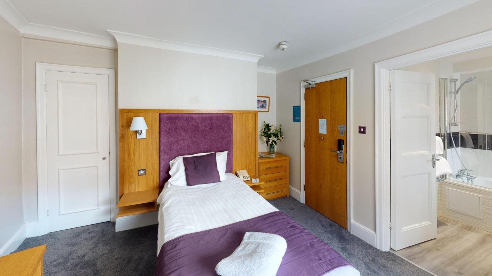 The Chequers Hotel Newbury  Ngoại thất bức ảnh
