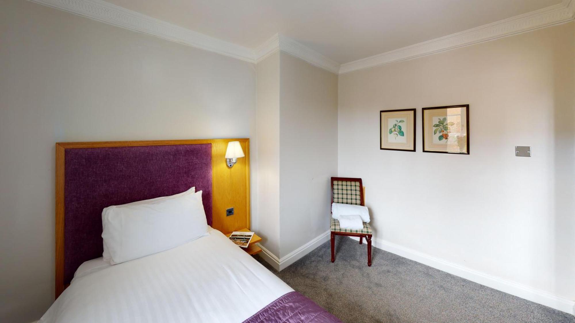 The Chequers Hotel Newbury  Ngoại thất bức ảnh