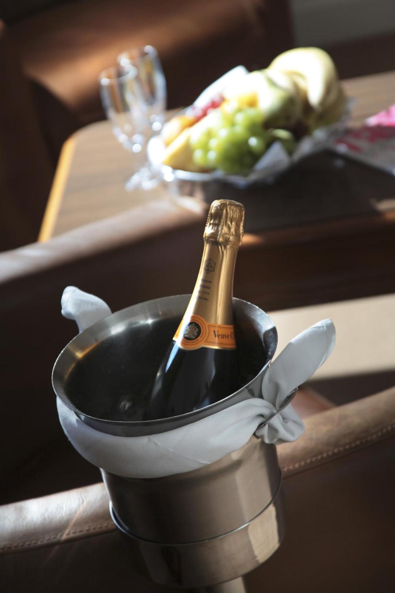 The Chequers Hotel Newbury  Ngoại thất bức ảnh