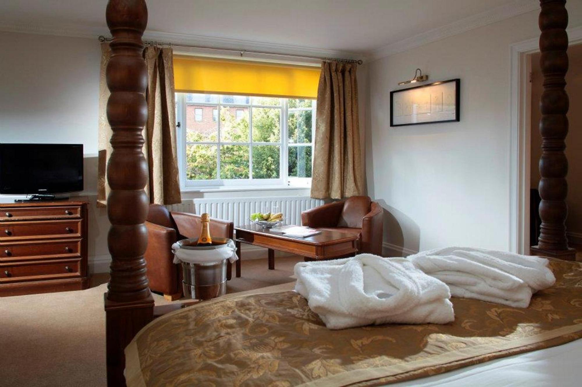 The Chequers Hotel Newbury  Ngoại thất bức ảnh