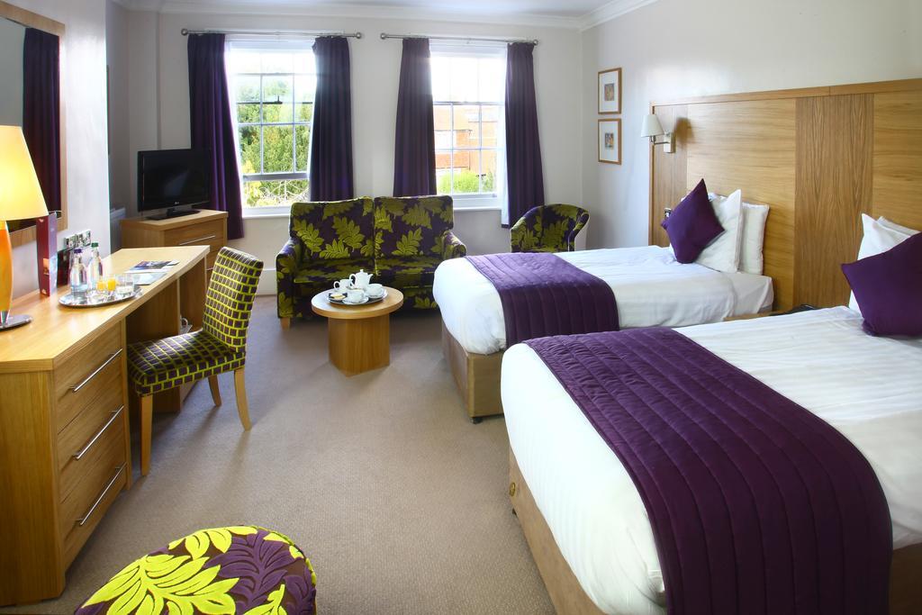 The Chequers Hotel Newbury  Ngoại thất bức ảnh