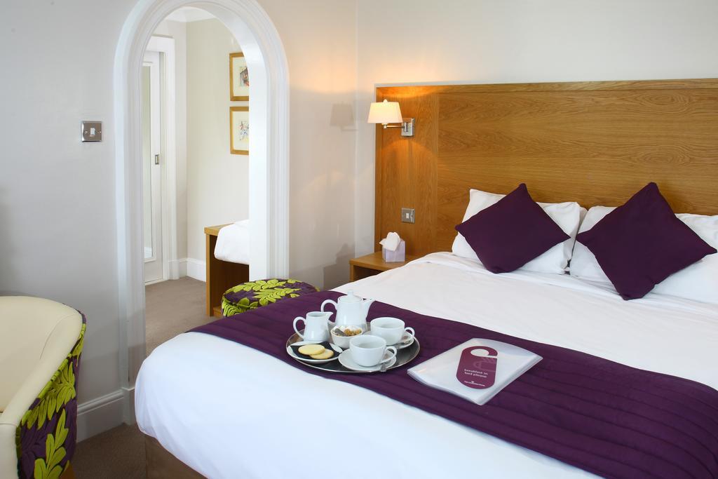 The Chequers Hotel Newbury  Ngoại thất bức ảnh