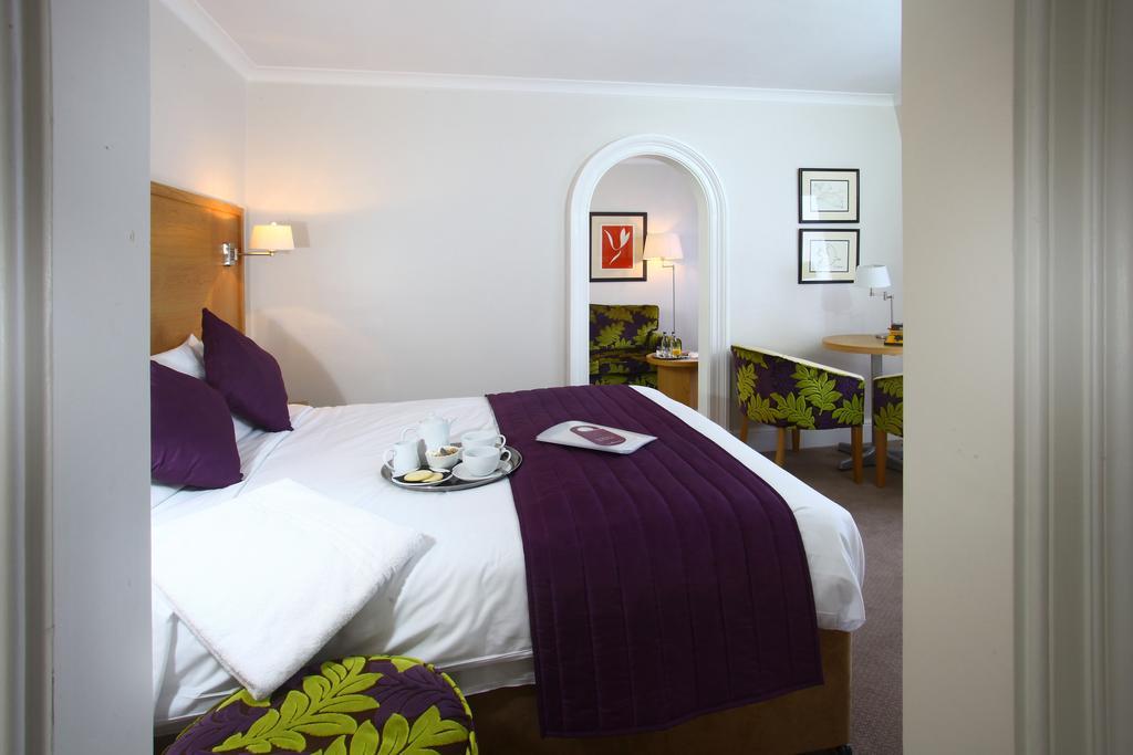 The Chequers Hotel Newbury  Ngoại thất bức ảnh