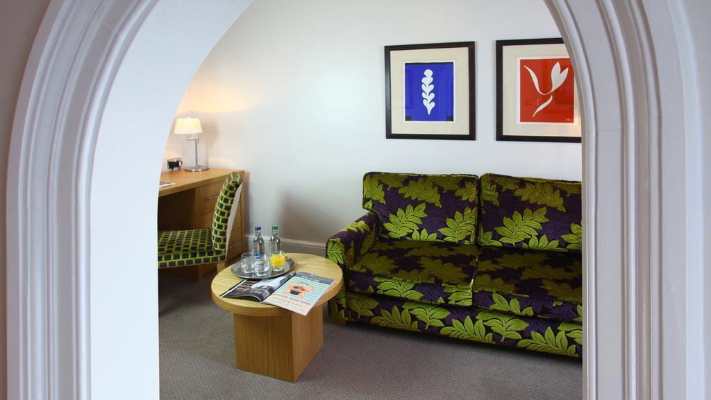 The Chequers Hotel Newbury  Ngoại thất bức ảnh