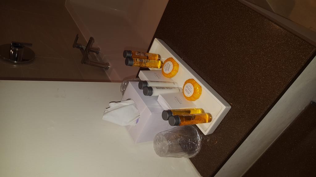 The Chequers Hotel Newbury  Ngoại thất bức ảnh