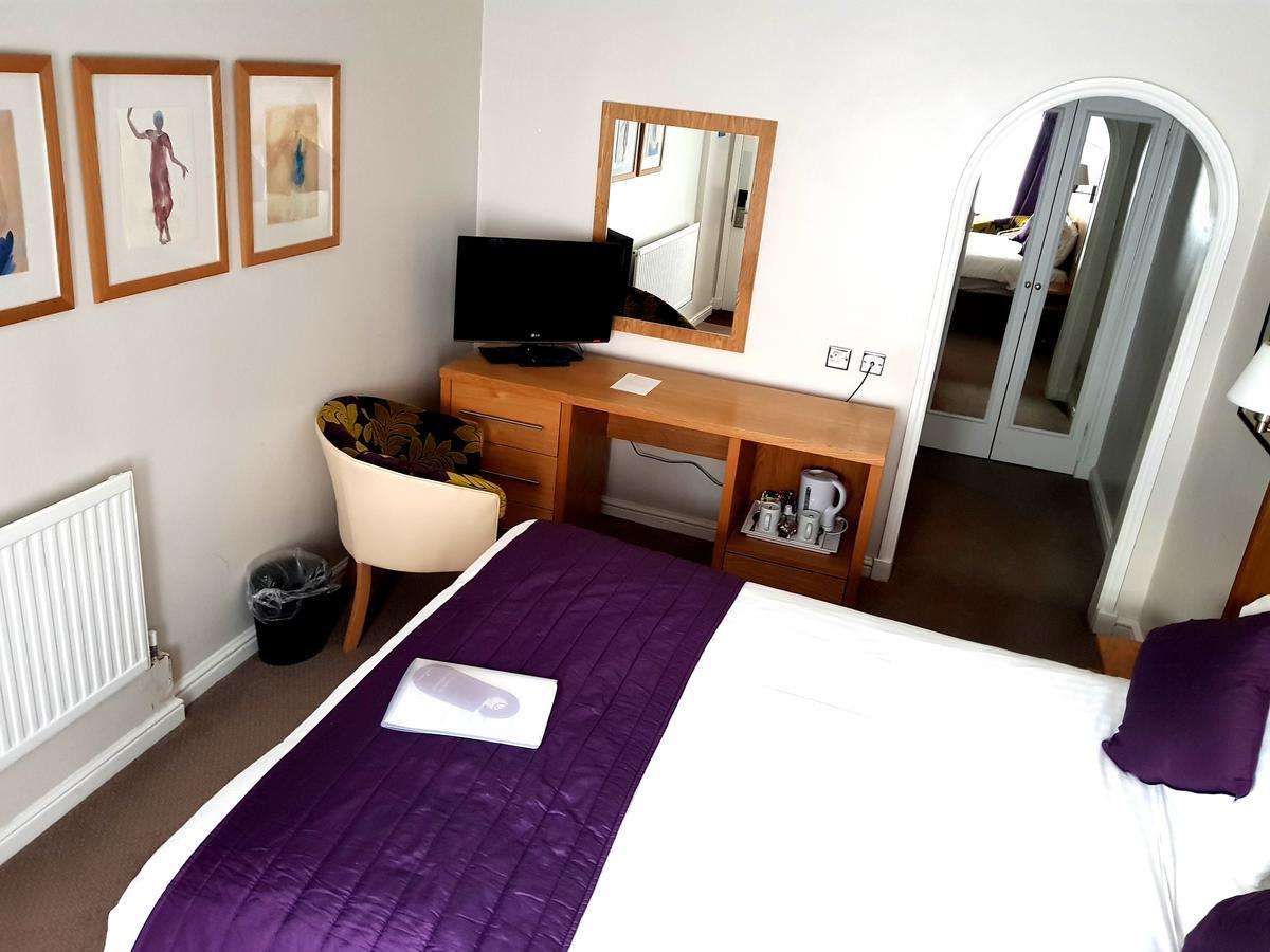 The Chequers Hotel Newbury  Ngoại thất bức ảnh