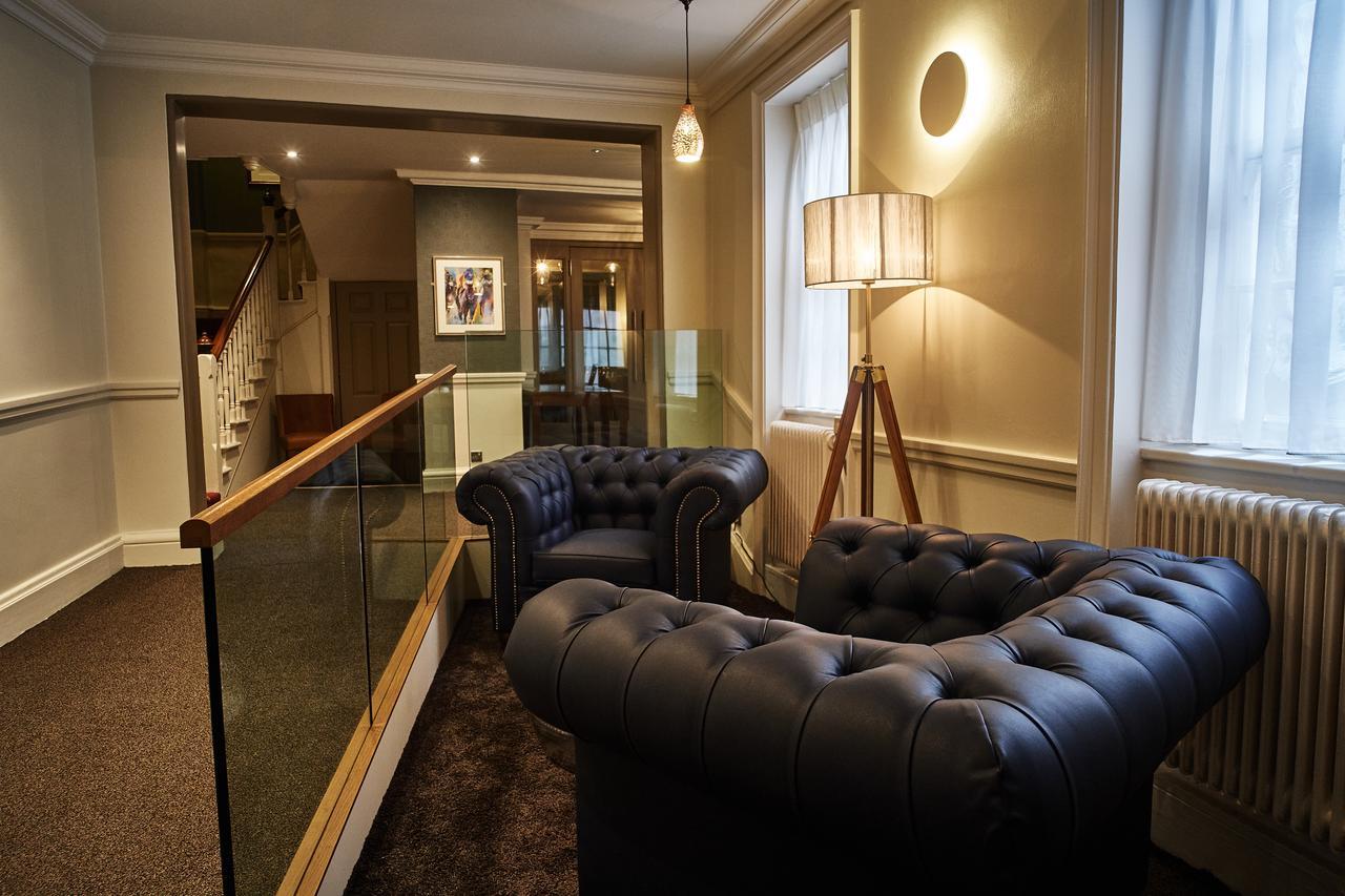 The Chequers Hotel Newbury  Ngoại thất bức ảnh