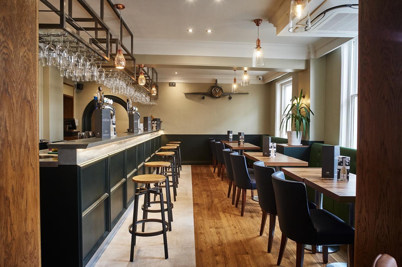 The Chequers Hotel Newbury  Ngoại thất bức ảnh