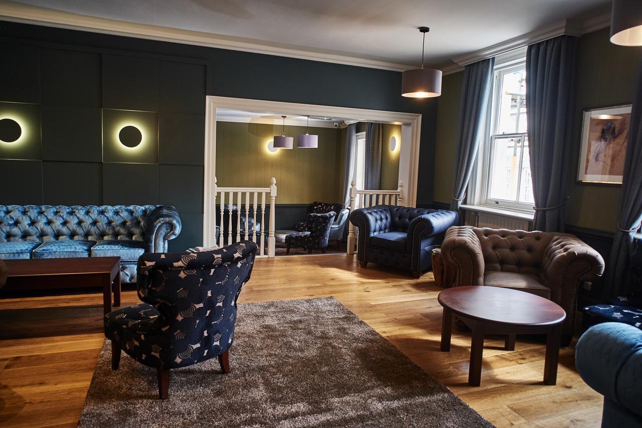 The Chequers Hotel Newbury  Ngoại thất bức ảnh