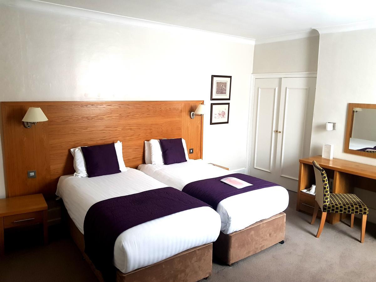 The Chequers Hotel Newbury  Ngoại thất bức ảnh