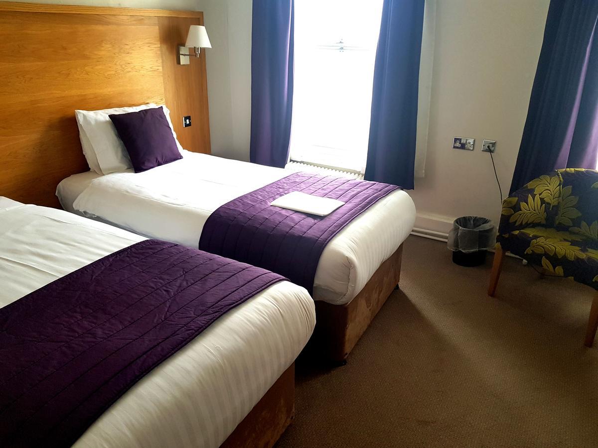 The Chequers Hotel Newbury  Ngoại thất bức ảnh